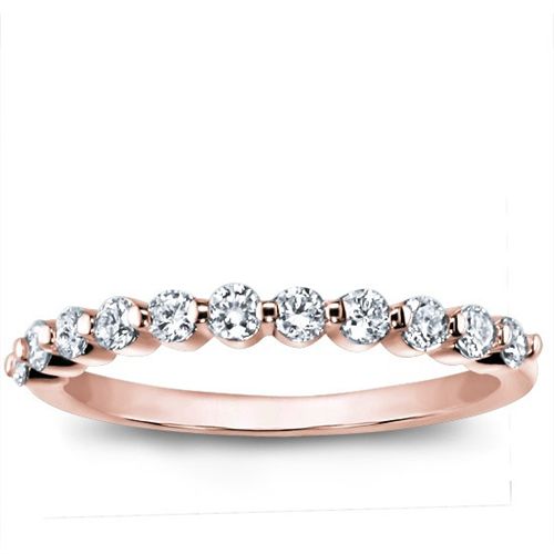 Shared prong diamond setting