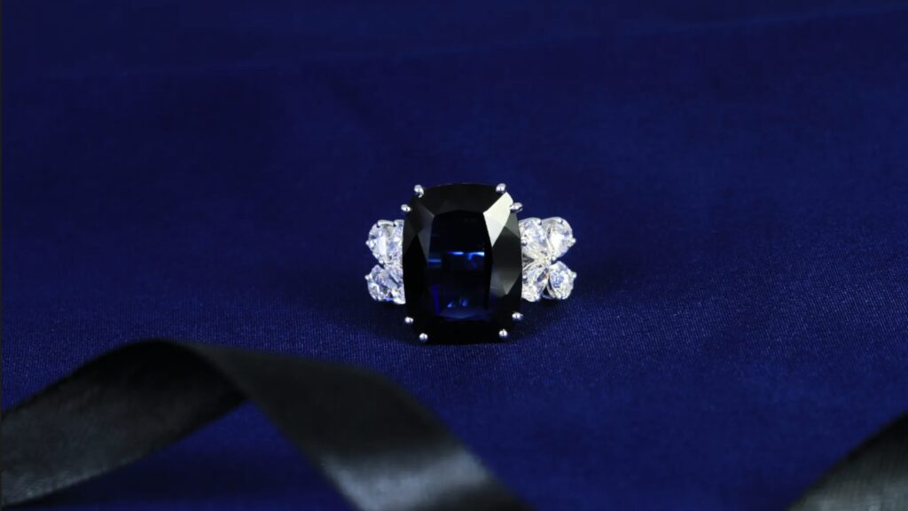 Elegant sapphire and diamond ring 