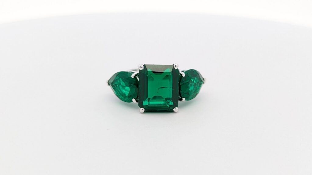 Elegant emerald gemstone ring