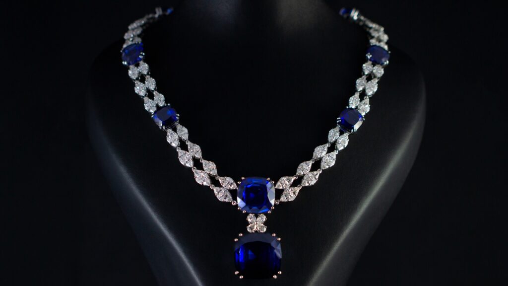 Luxurious sapphire and diamond necklace 