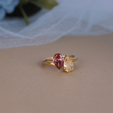 Two-stone toe-et-moi ring with red and clear gems